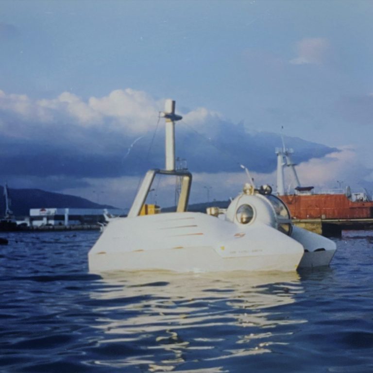 catamaran for submarine